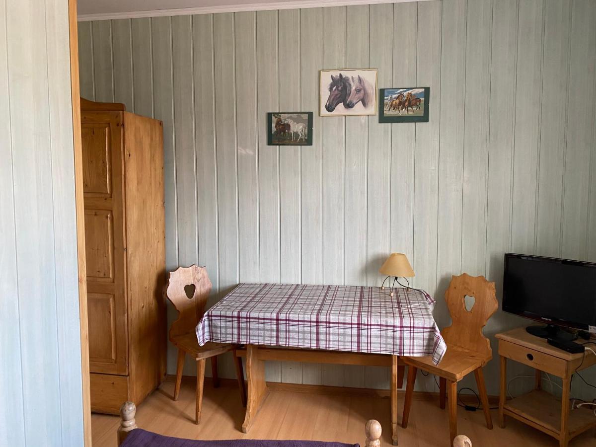 Osrodek Jezdziecki Bronkow Bed & Breakfast エクステリア 写真
